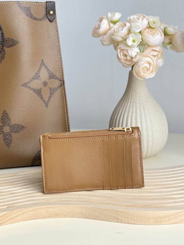 イヴサンローラン財布背面デザイン